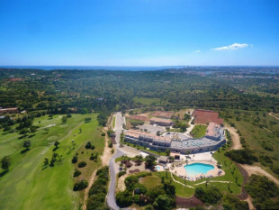 Apartamento dúplex em condomínio com piscina e spa a apenas 2,5 km do mar - Algarve, Property for sale in BL942