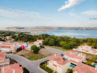 Lote para moradia isolada a apenas 220 metros da Lagoa de Óbidos, Property for sale in BL1054