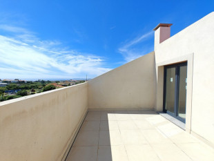 3 bedroom flat just 2 km from the beach with sea view on the horizon, Property for sale in Peniche, Peniche, BL1125 (E)