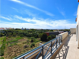 2 bedroom flat just 2 km from the beach with sea views on the horizon, Property for sale in Peniche, Peniche, BL1125 (C)