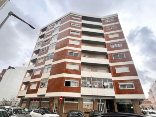 2 bedroom flat in the centre of Caldas da Rainha, Property for sale in Caldas da Rainha, Leiria, BL1158