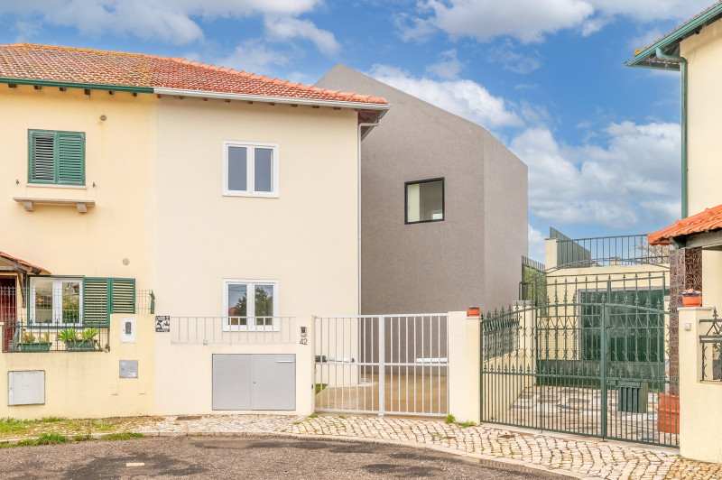 Beautifully renovated townhouse just minutes from Lisbon's International Airport, Property for sale in PW3921