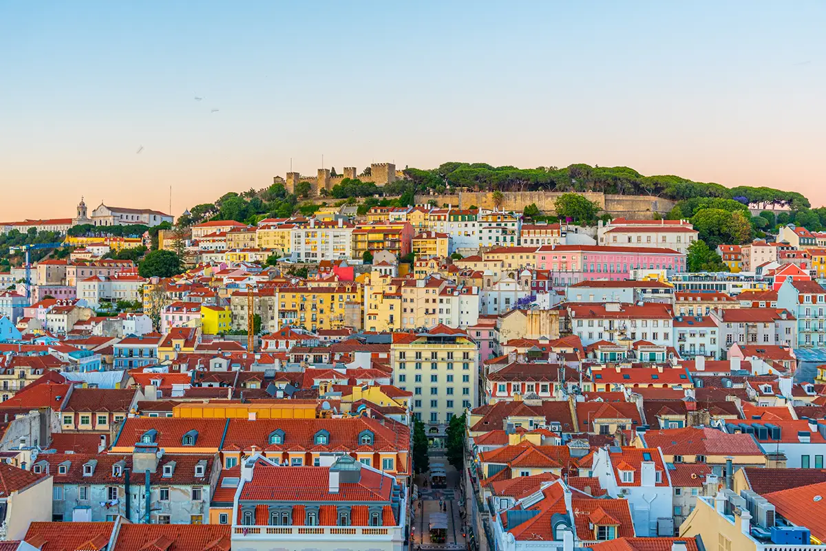 City view of the Lisbon city centre at twilight with the São Jorge castle in the background.